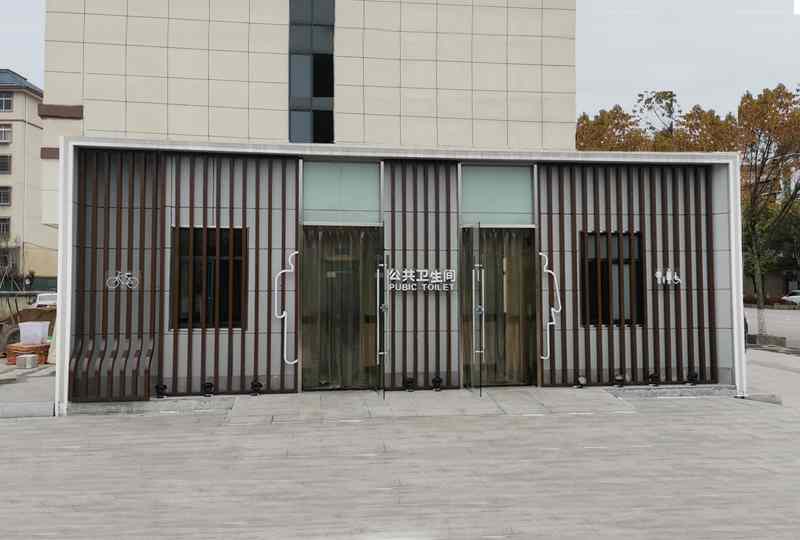 現代城市簡約環(huán)保移動廁所
